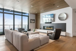 Condo, 3 Bedrooms | Living area