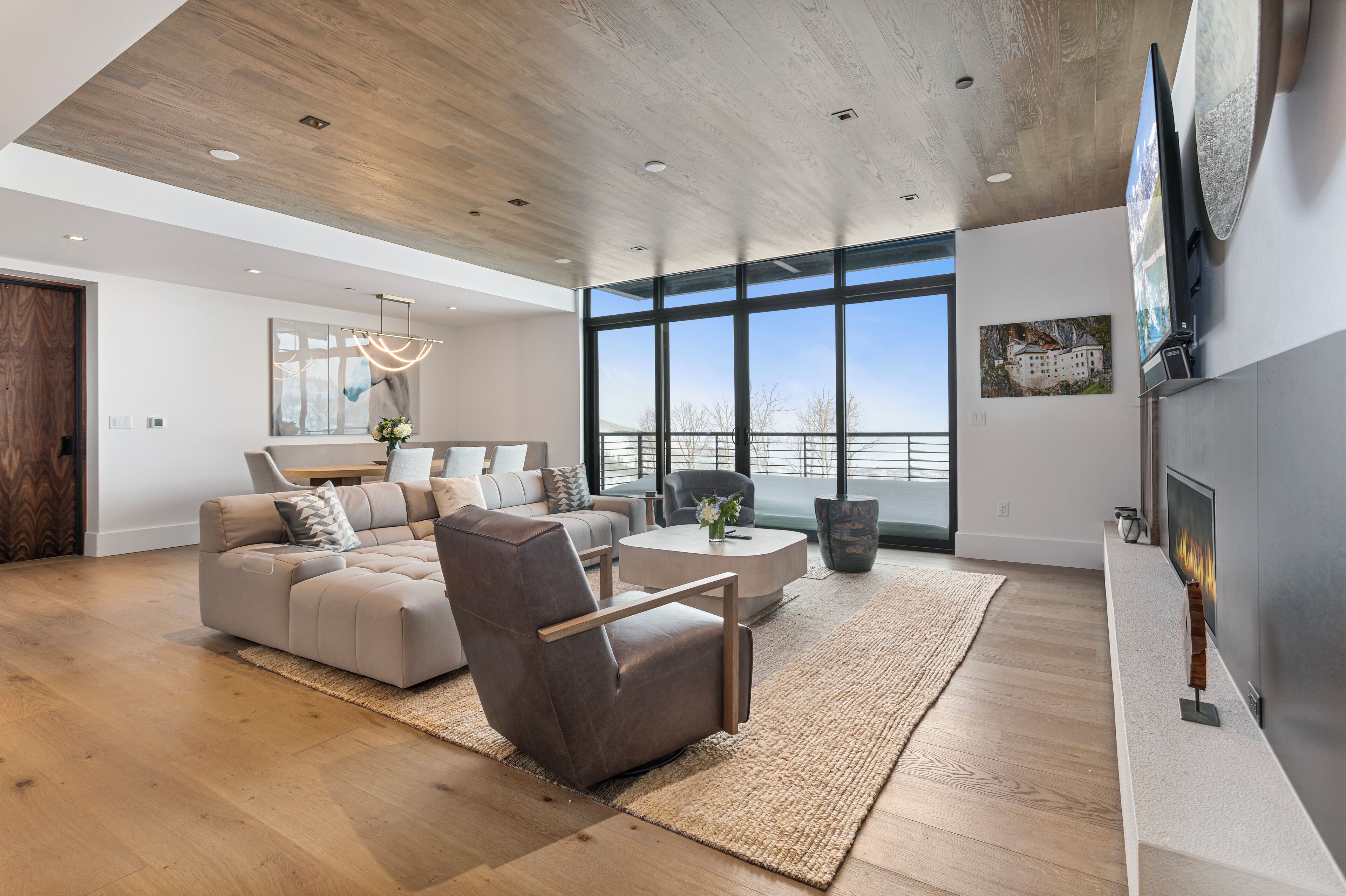 Appart'hôtel, 3 chambres | Coin séjour | TV connectée