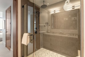 Condo, 3 habitaciones | Baño | Toallas y shampoo