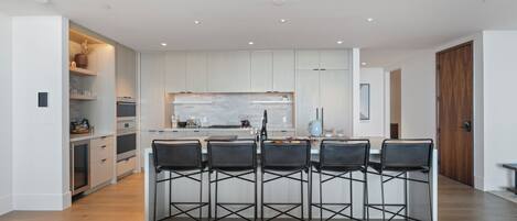 Condo, 3 phòng ngủ | Bếp riêng | Tủ lạnh, lò nướng, dụng cụ pha cà phê/trà, lò nướng bánh mì