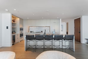 Condo, 3 habitaciones | Cocina privada | Refrigerador, horno, cafetera y tetera y tostadora 