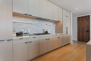 Condo, 3 habitaciones | Cocina privada | Refrigerador, horno, cafetera y tetera y tostadora 