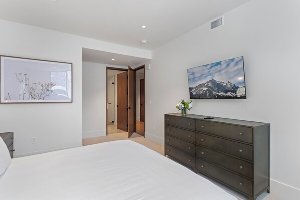 شقة - ٣ غرف نوم | 3 عدّة غرف نوم ومكواة/لوح كي وواي فاي مجانًا