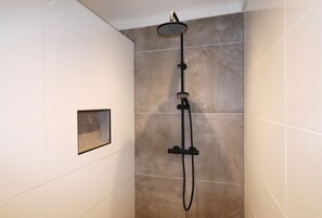 Apartment | Bathroom - Beautifully Styled Apartment (Bitgummole)