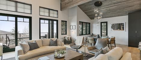 Condo, 6 Bedrooms | Living area | Smart TV