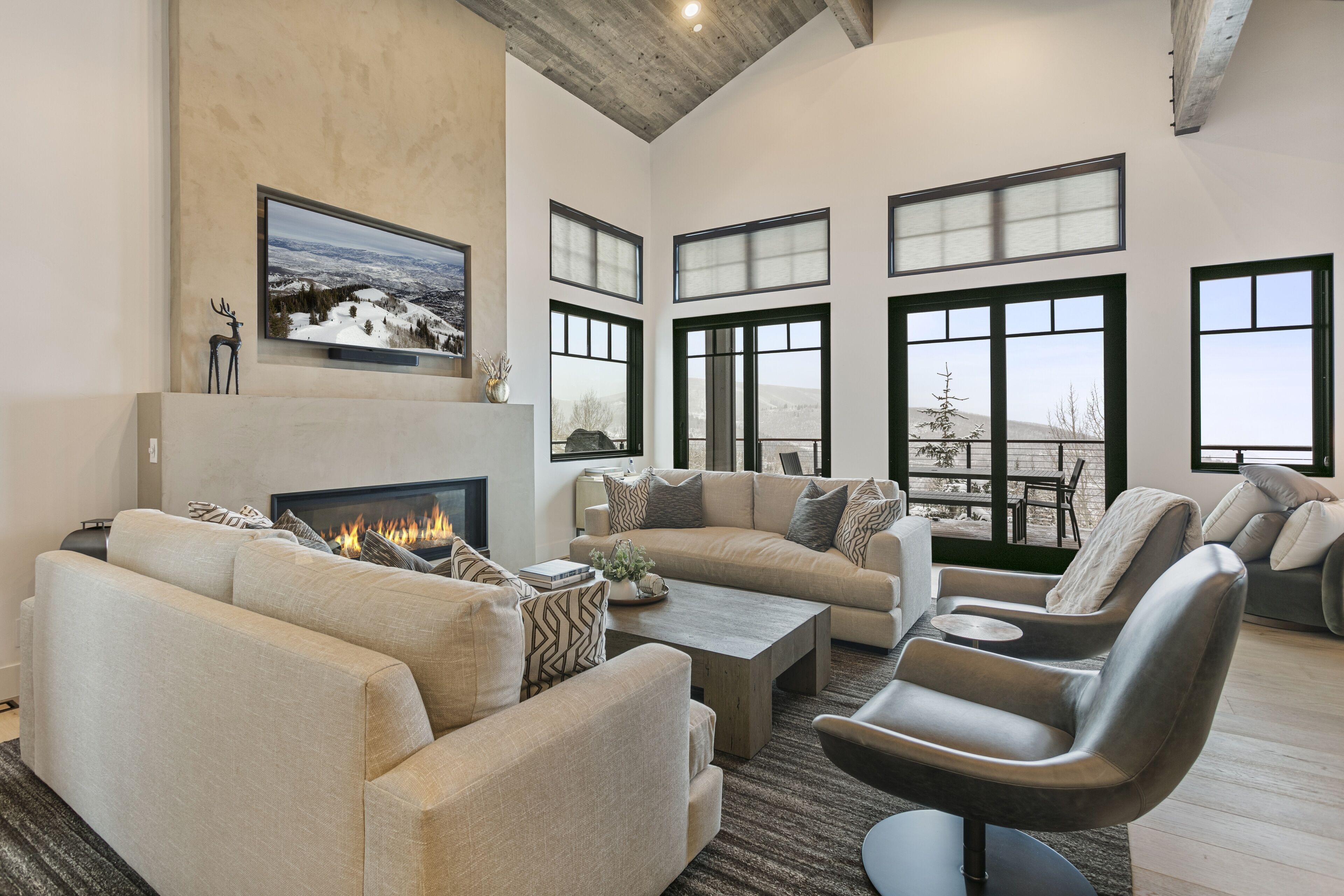 Condo, 6 Bedrooms | Living area | Smart TV