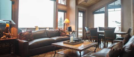 Appartement, 4 slaapkamers | Woonruimte | Smart-tv