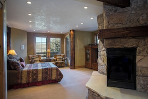 Condo, 4 Bedrooms | Living area