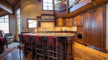 Condo, 4 Bedrooms | Interior