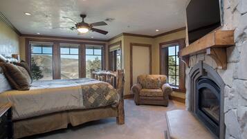 Condo, 4 Bedrooms | 4 bedrooms, iron/ironing board, free WiFi