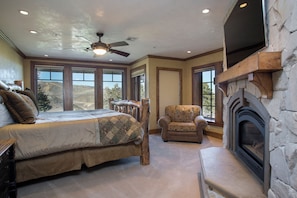Condo, 4 Bedrooms