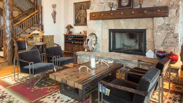 Condo, 4 Bedrooms | Dining