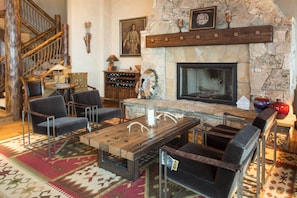 Condo, 4 Bedrooms | Dining