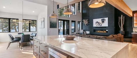 Condo, 4 Bedrooms | Interior