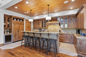 Apartment, 4 Schlafzimmer | Eigene Küche | Ofen, Wasserkocher mit Kaffee-/Teezubehör, Toaster