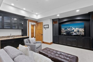 Condo, 4 Bedrooms | Living area