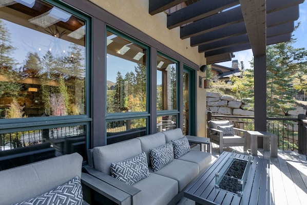 Condo, 4 Bedrooms | Property grounds