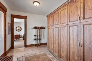 House, 5 Bedrooms | Interior