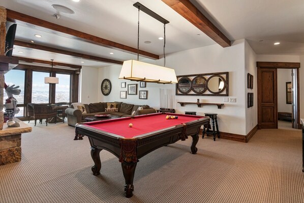 ハウス 5 ベッドルーム | リビング エリア | スマートテレビ