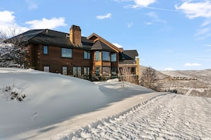 House, 5 Bedrooms | Exterior