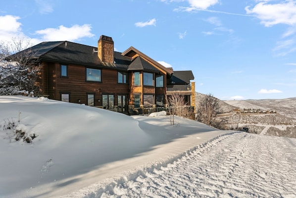 House, 5 Bedrooms | Exterior