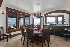 Maison, 5 chambres | Restauration