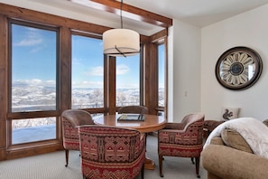 House, 5 Bedrooms | Dining