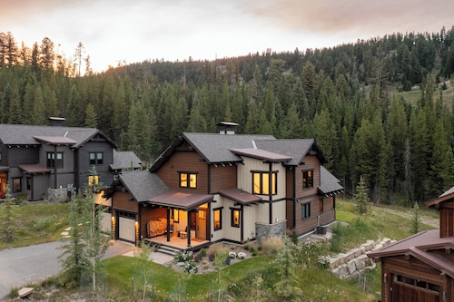 Spanish Peaks Ski-In/Out | Hot Tub + Firepit