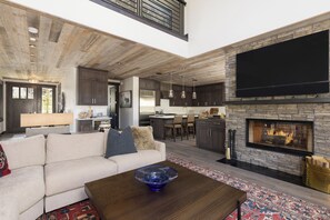 Smart TV, fireplace, stereo - Spanish Peaks Ski-In/Out | Hot Tub + Firepit (Big Sky)
