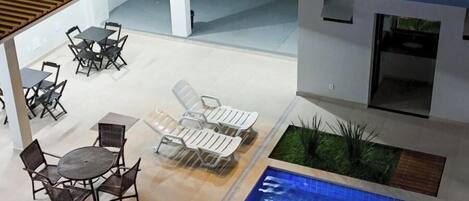 Façade de lâhĂ©bergement  â soirĂ©e/nuit