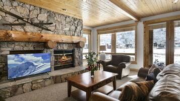 Condo, 3 Bedrooms | Living area | Smart TV