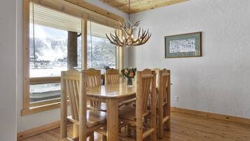 Condo, 3 Bedrooms | Dining