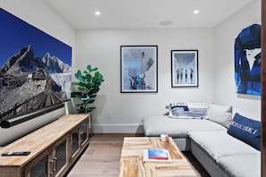 Condo, 3 Bedrooms | Living area