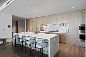 コンドミニアム 3 ベッドルーム | 専用キッチン | 冷蔵庫、オーブン、コーヒー / ティーメーカー