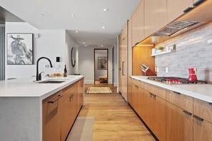 Condo, 3 Bedrooms | Private kitchen