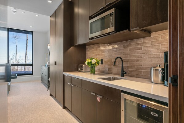 Studio | Private kitchen | Fridge, coffee/tea maker, toaster