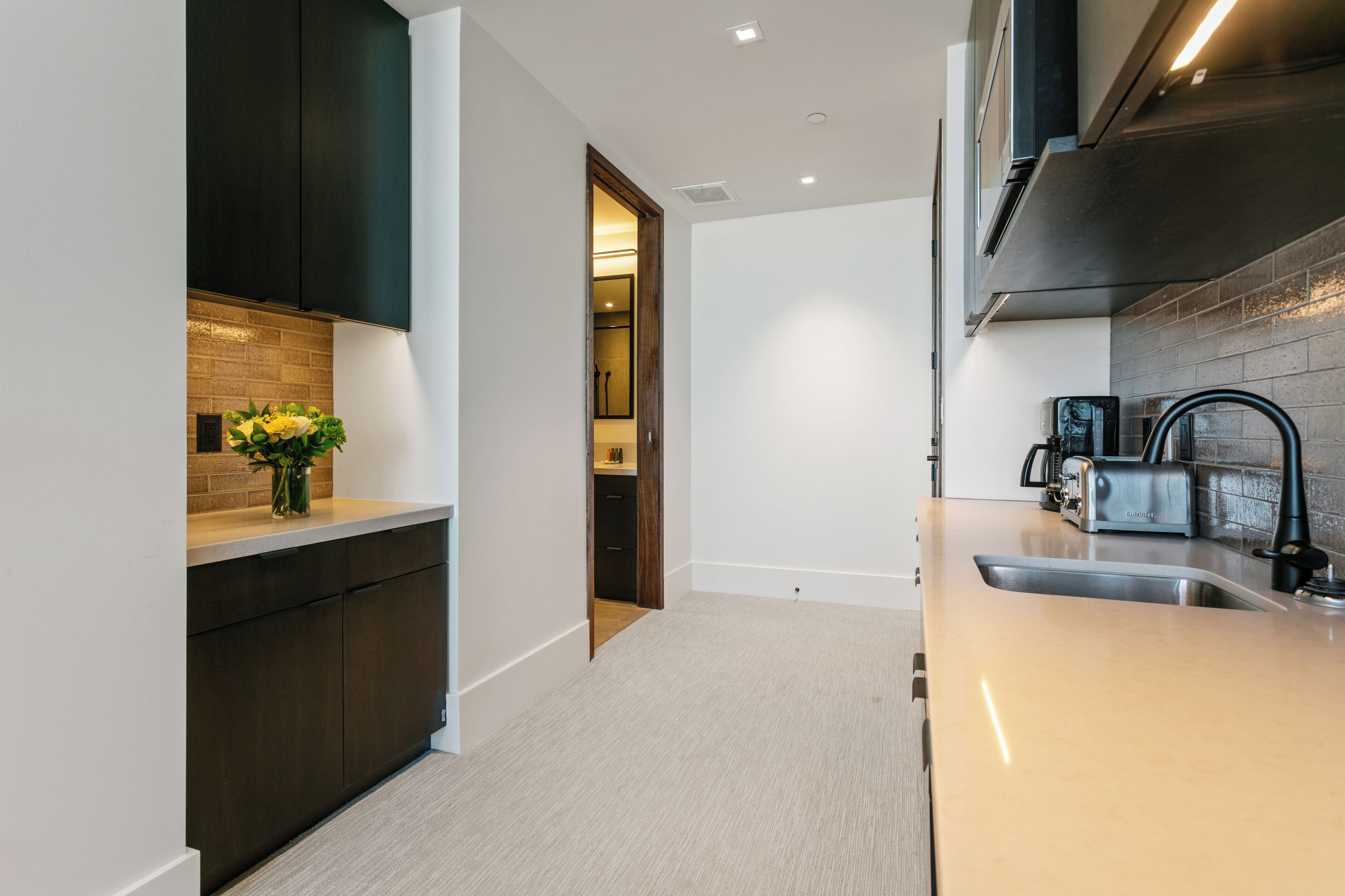 Refrigerador, cafetera/tetera, tostadora