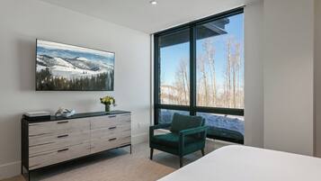 Iron/ironing board, free WiFi