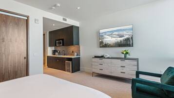 Iron/ironing board, free WiFi