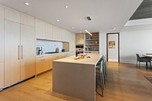 Condo, 3 Bedrooms | Private kitchen