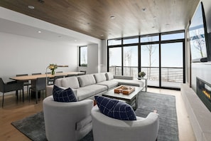 Condo, 3 Bedrooms | Living area