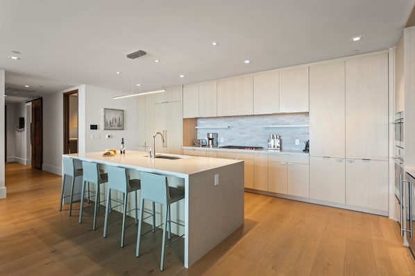 Condo, 3 Bedrooms | Private kitchen