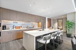 Condo, 3 Bedrooms | Private kitchen