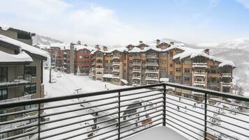 Condo, 3 Bedrooms | Property grounds