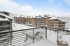 Condo, 3 Bedrooms | Property grounds