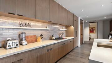 Condo, 3 habitaciones | Cocina privada | Refrigerador, horno, cafetera y tetera y tostadora