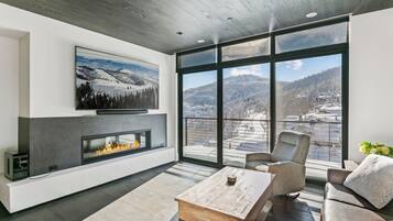 Condo, 2 Bedrooms | Living area | Smart TV