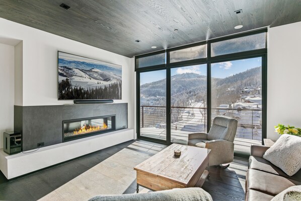 コンドミニアム 2 ベッドルーム | リビング エリア | スマートテレビ