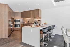 Condo, 2 Bedrooms | Private kitchen | Fridge, oven, coffee/tea maker, toaster