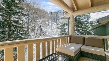 Condo, 2 Bedrooms | Property grounds